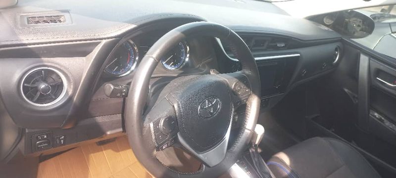 Thumbnail 4 of 2018 TOYOTA Corolla SE
